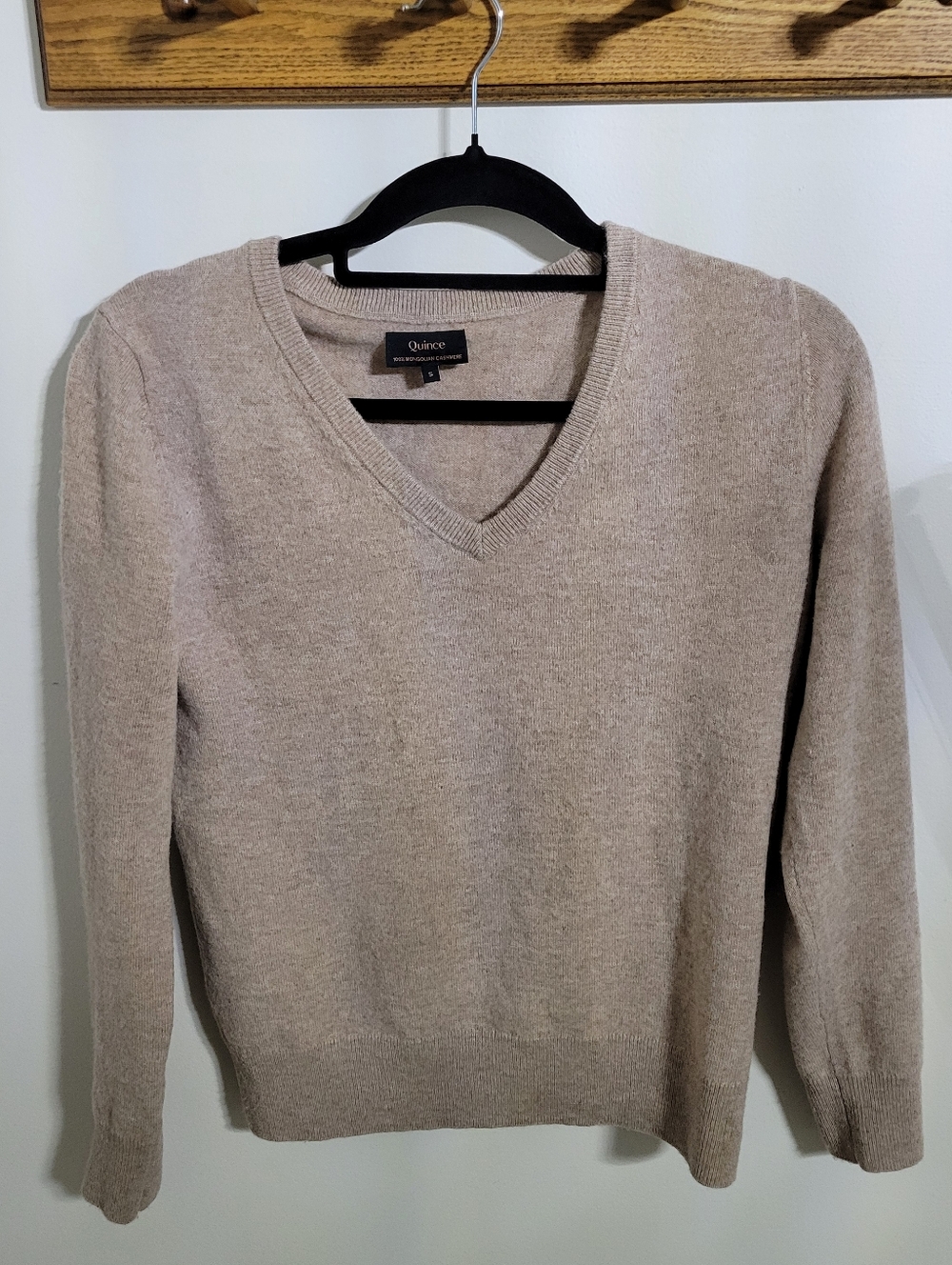 Quince Women's Mongolian 100% Cashmere V Neck Sweater Tan Oatmeal, Size S